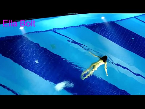 ❤️ నేను చూడటం ఆపలేను, ELLA BOLT రిసార్ట్ పూల్లో నగ్నంగా ఈత కొడుతూ దొరికిన యువ అందగత్తె ️ కేవలం పోర్న్ మా వద్ద ❌️